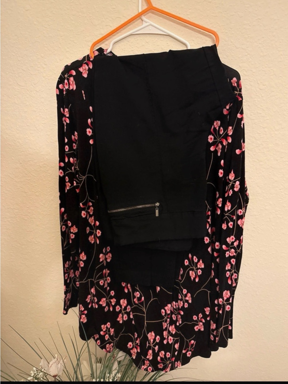 2 piece outfit Plus size 2XL Black Floral Print Long Sleeve top & Black pants.